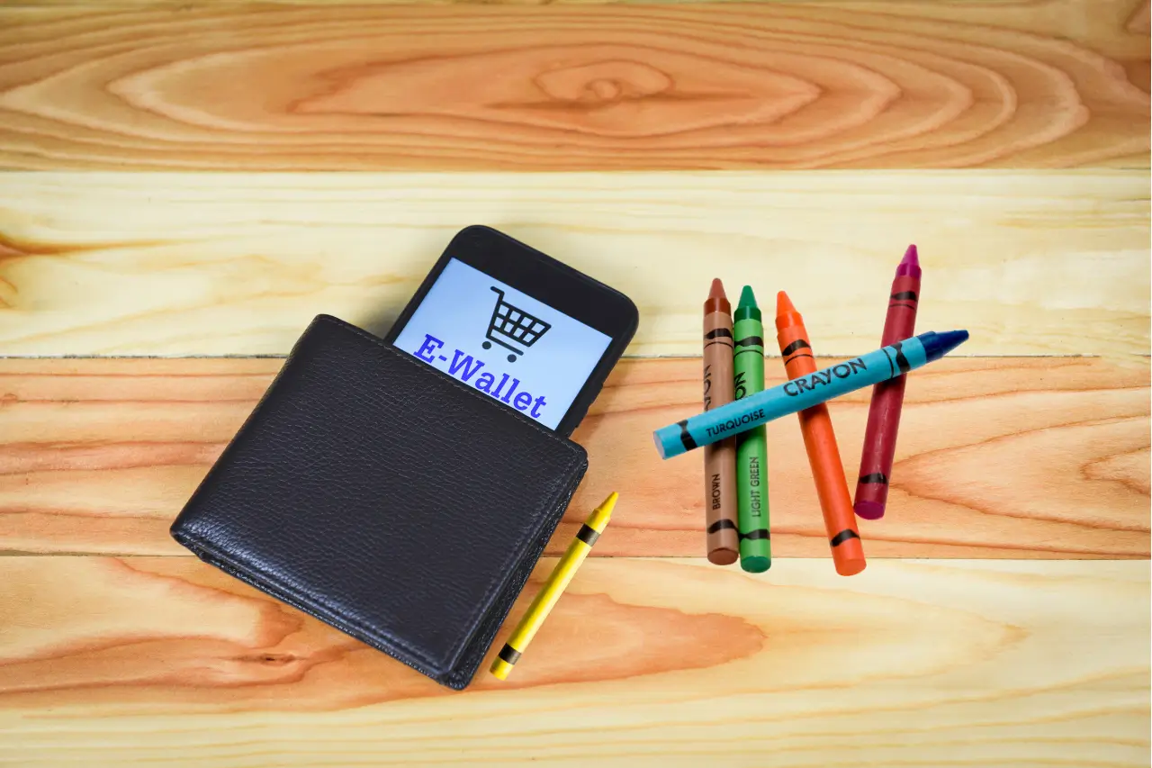 Why-You-Need-To-Put-Crayons-In-Wallet-While-Traveling